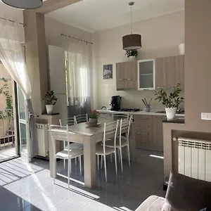 casa-elodie.taorminaitalyhotels.com/